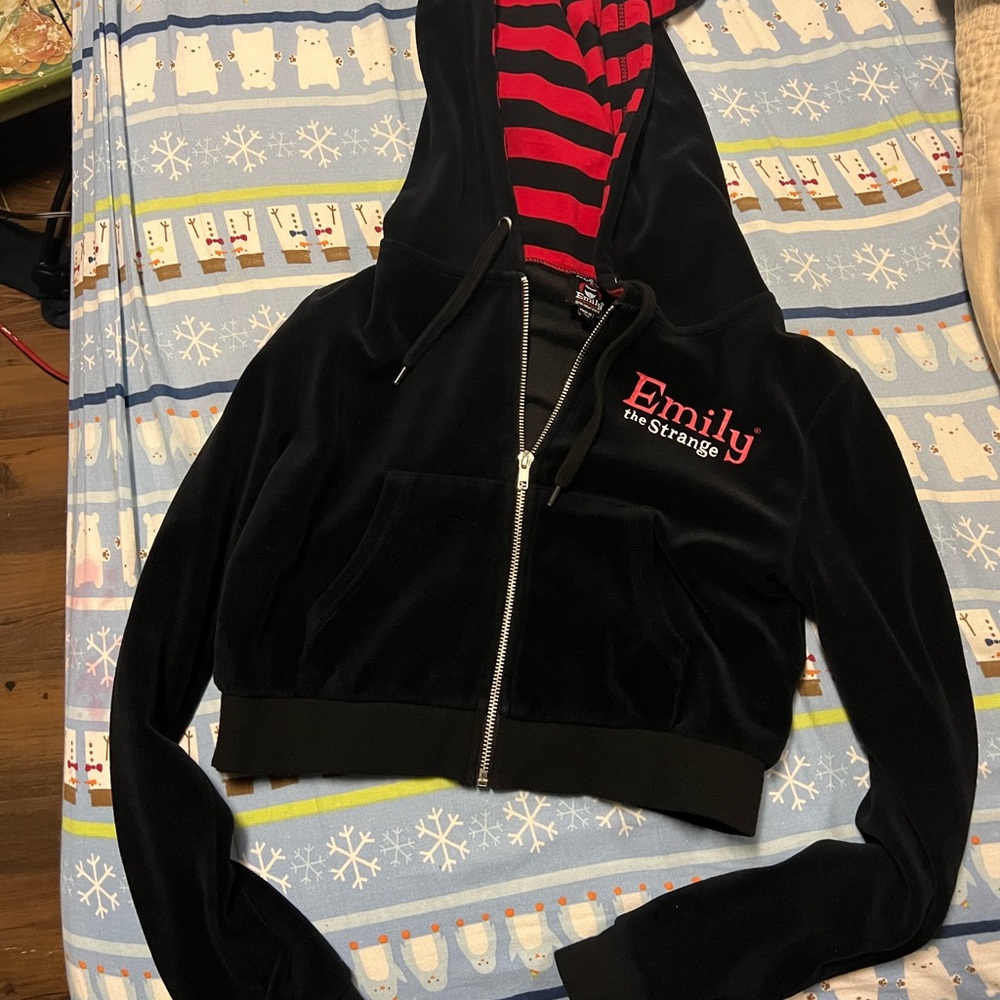 Great condition cute Emily the strange hoodie. Sold on dolls kill. Cropped